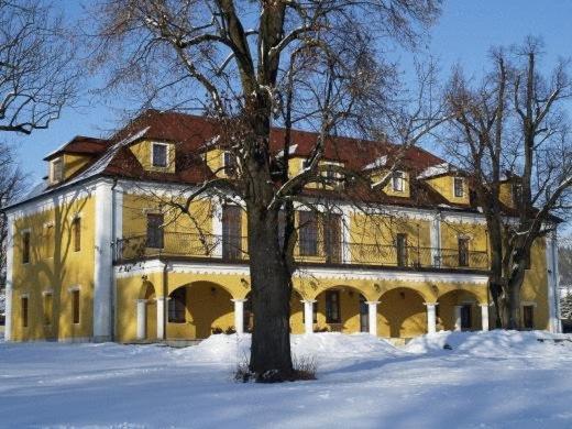 Kastiel Lucivna Hotell Exteriör bild