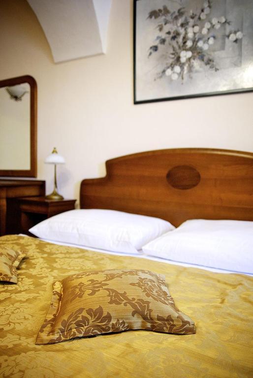Kastiel Lucivna Hotell Exteriör bild