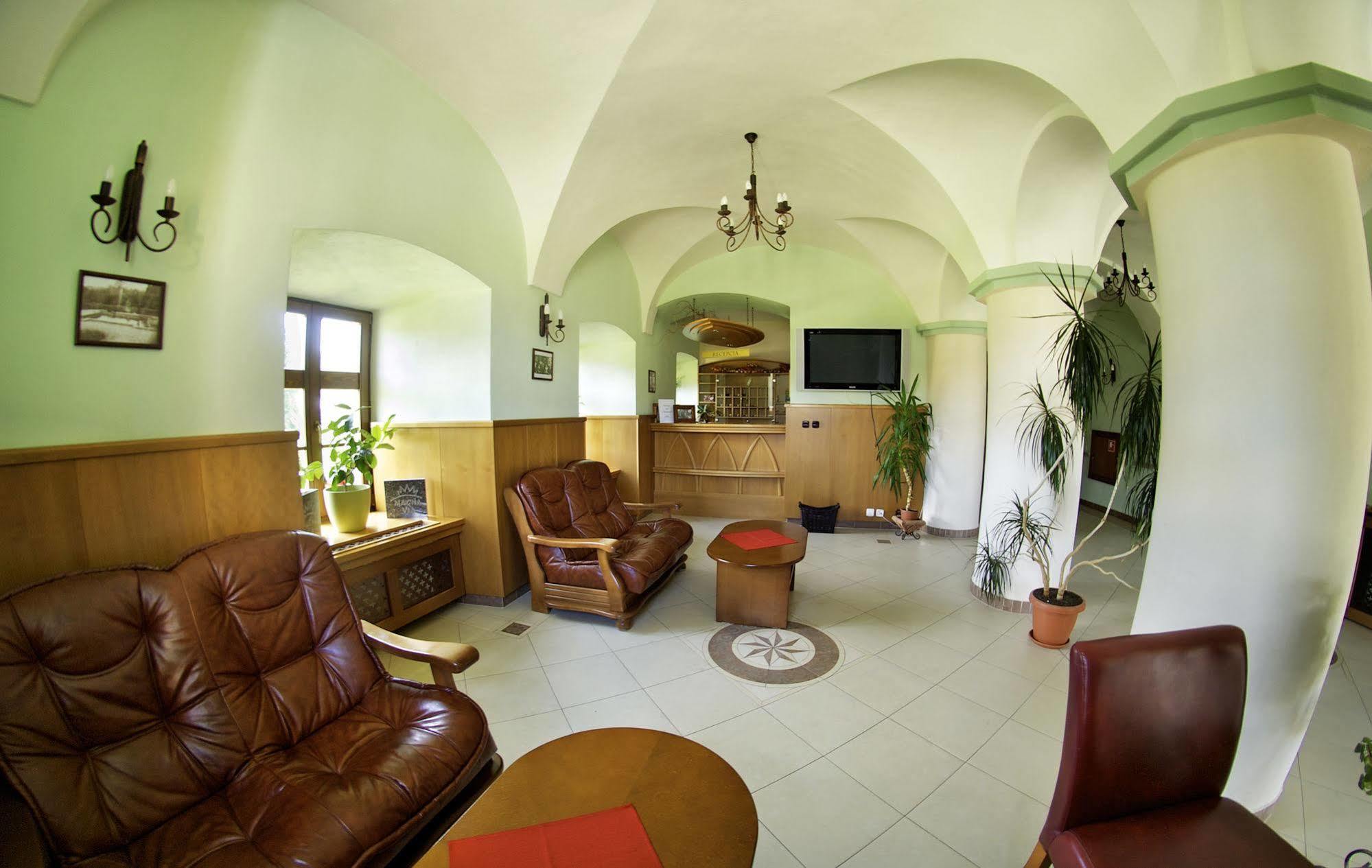 Kastiel Lucivna Hotell Exteriör bild