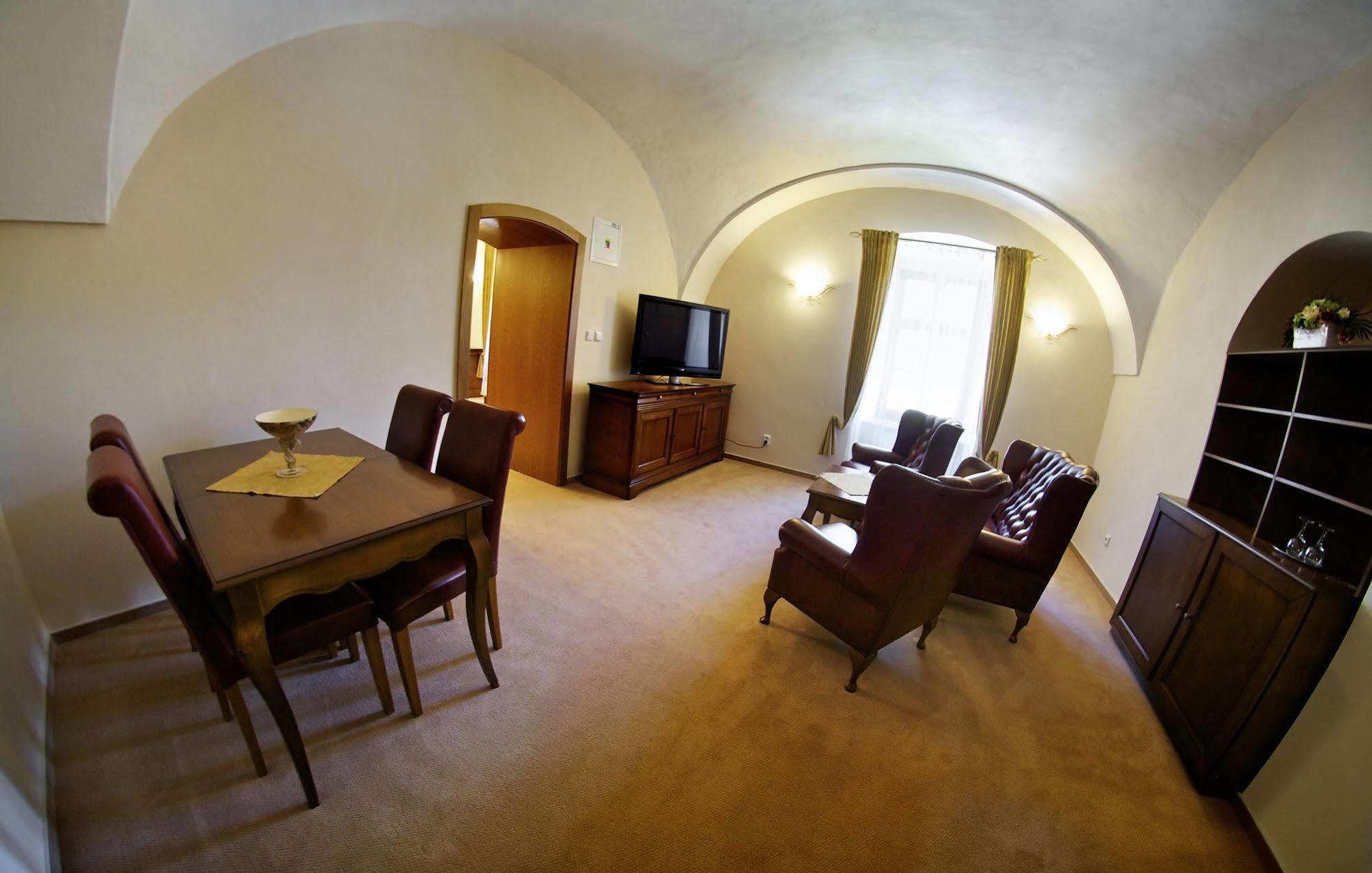 Kastiel Lucivna Hotell Exteriör bild