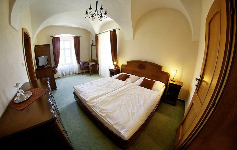 Kastiel Lucivna Hotell Exteriör bild